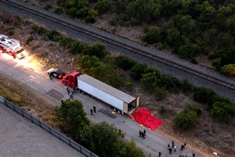 M Xico Hallan A Migrantes Abandonados En Un Cami N