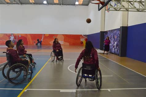 Visitan seleccionadas de básquetbol sobre silla ruedas de la CDMX al