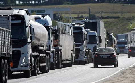 S Korea Truckers End Strike Govt Agrees To Extend Pay Guarantee