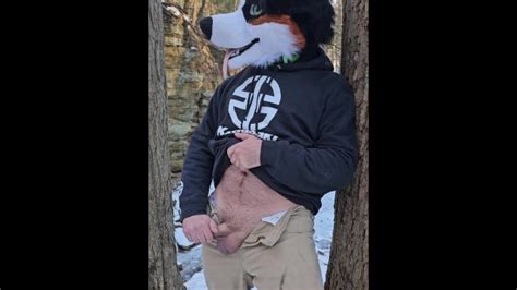 如果一只小狗在森林里射精周围没有人听到他的呻吟声它还会发出声音吗 Pornhub Gay