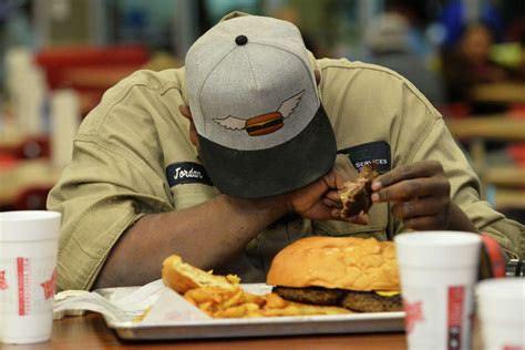 Photos Fuddruckers Three Pound Burger Challenge