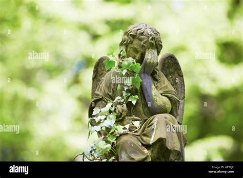 Sad angel statue hi-res stock photography and images - Alamy