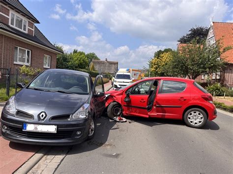 POL STD Unfall In Jork Mit Drei Fahrzeugen Zwei Personen Verletzt