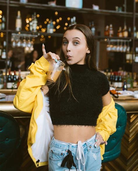 Emma Chamberlain Bio Profile Facts Age Boyfriend Net Worth