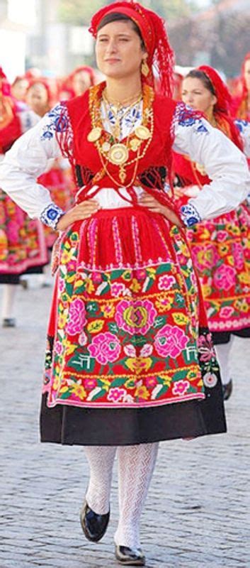 Portuguese Traditional dress | Fashion, Folklore fashion, Traditional ...