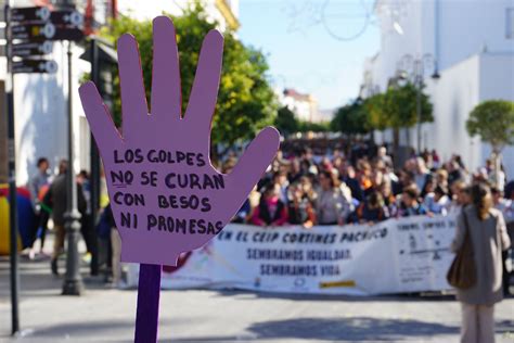 Lebrija Celebra Una Marcha Contra La Violencia De Género Bajo El Lema