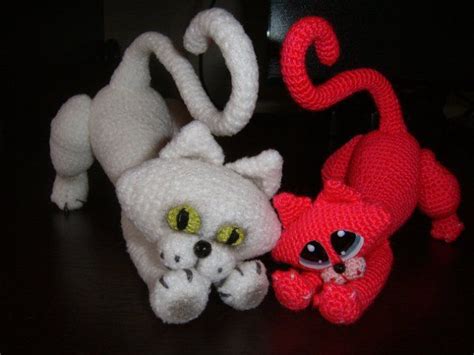 Як зв'язати кота гачком