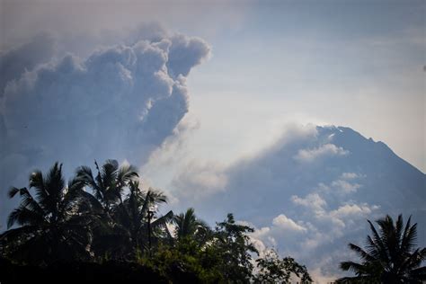 As Imagens Do Vulc O Merapi Novamente Em Erup O Na Indon Sia Observador