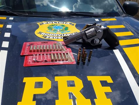 Homem é preso por porte ilegal de arma de fogo na BR 470 em São