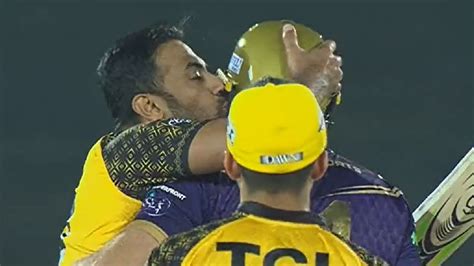 Wahab Riaz Kiss Martin Guptill Watch Video Psl 2023 Peshawar Zalmi Vs