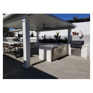 Modern L Shape Island In Brea Moderne Terrasse Et Patio Orange