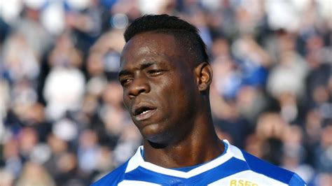 Mario Balotelli Horror Unfall in Italien Fußball Star kracht mit Audi