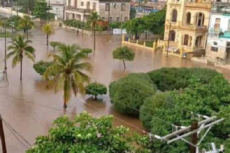 Inundaciones en La Habana por fuertes lluvias este sábado Trabajadores