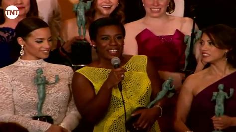 Uzo Aduba I Sag Awards Press Room 2015 Pt 2 I Tnt Youtube