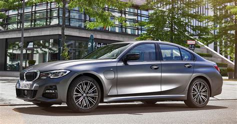 2021 BMW 3 Series plug-in hybrid dials up performance, doubles down on ...