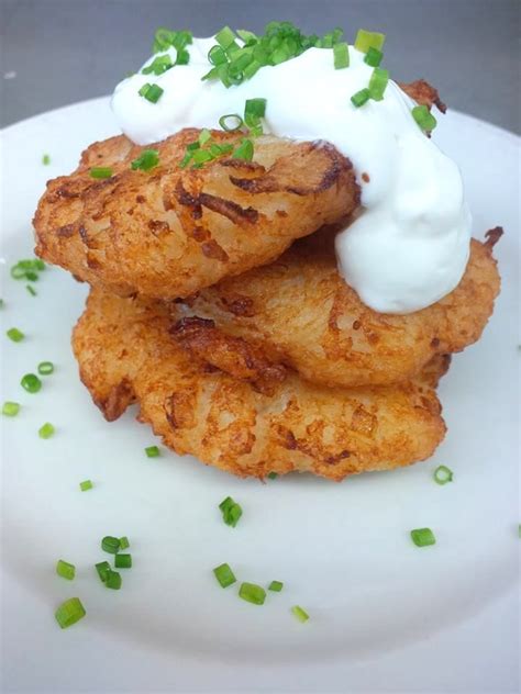 Potato rosti with sour cream and chives | Food, Yummy food, Delicious