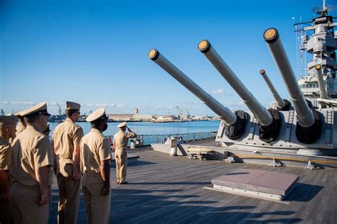 DVIDS - Images - USS Zumwalt Sailors visit USS Missouri [Image 4 of 13]