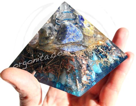 Piramide De Orgonite Con Cuarzo Y Lapis Lazuli ORGONITAS