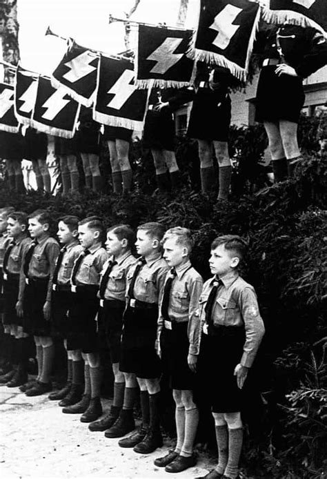 32 Creepy Photos of The Hitler Youth