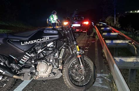 Serien Unfall Mit Mehreren Fahrzeugen Motorradfahrer Auf B Bei