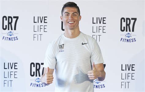 Caras Cristiano Ronaldo Reaparece Em P Blico Entre Rumores De Que