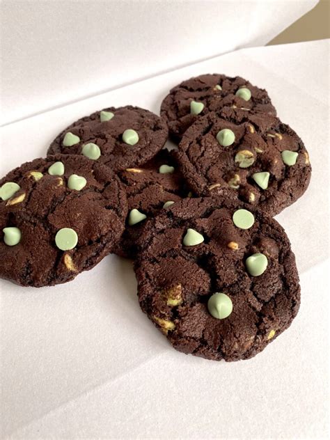 Gluten Free Chocolate Mint Chip Cookies Sisters Sans Gluten