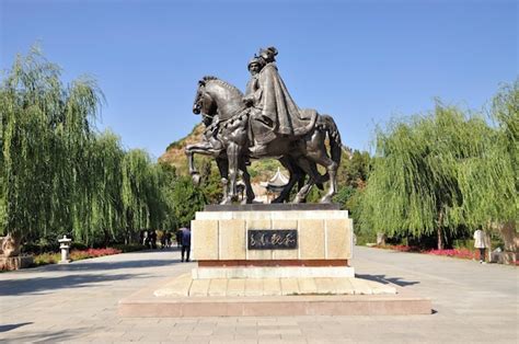 Premium Photo | The bronze statues of wang zhaojun and huhanye in zhaojun tomb