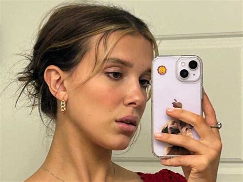 Millie Bobby Brown Posting Selfie Tanpa Makeup Tunjukkan Kondisi