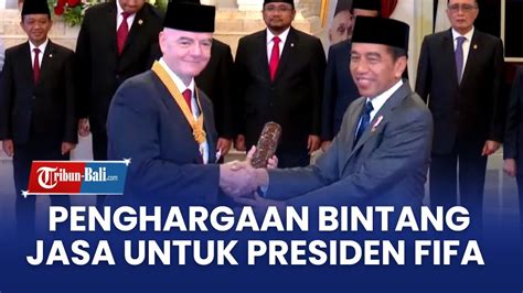 Presiden Fifa Gianni Infantino Pakai Peci Hitam Terima Penghargaan