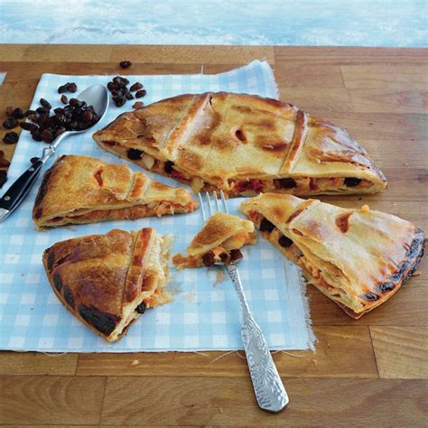 Empanada De Bacalao Con Pasas