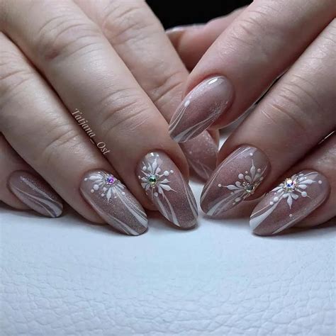 Pin de Sita Doerbalie en Nagels Manicura de uñas Uñas de gel