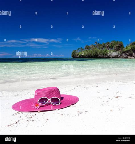 Pink panama on tropical beach, nobody. Vacation concept Stock Photo - Alamy