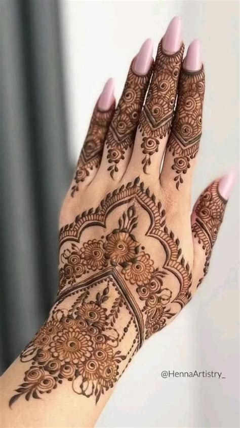 Beautiful Mehndi designs Mehndi decor Tatuaggi con henna Hennè mani