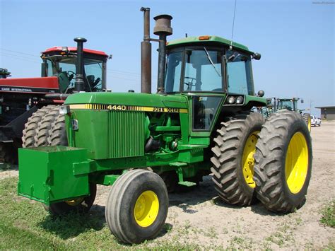 John Deere 4440: Specs, Engine, Transmission, Dimensions