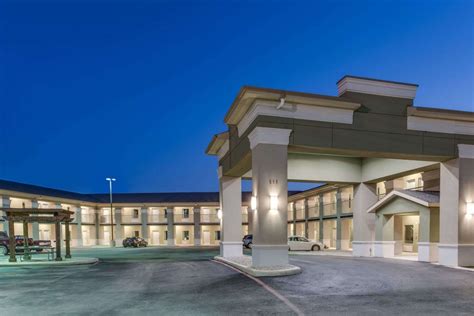 Super 8 Hotel Cotulla, TX - See Discounts