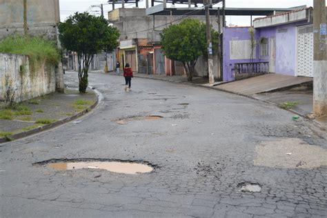 Buraqueira irrita moradores e recebe críticas de vereadores Câmara