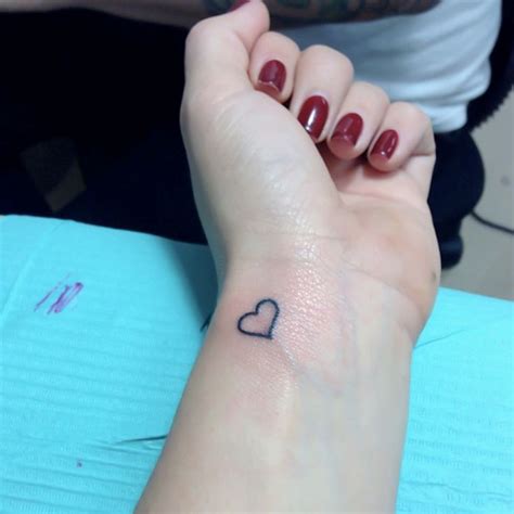 60 Hearts Tattoos For Wrists | Heart tattoo wrist, Small heart tattoos ...
