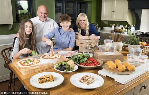 Celebrity Chef Aldo Zilli Reveals Prince George S Favourite Meal Is Carbonara Daily Mail Online