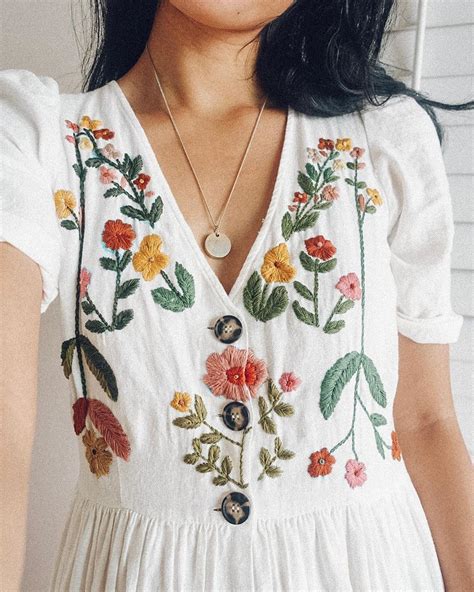 Floral White Hand Embroidered Summer Dress Plystre Knitwear Ручная