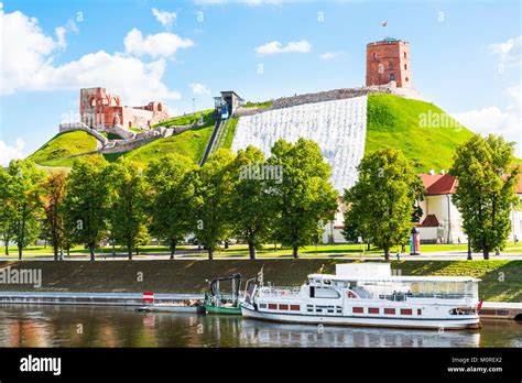 Lithuania, Vilnius, Vilnius Castle with Gediminas tower Stock Photo - Alamy