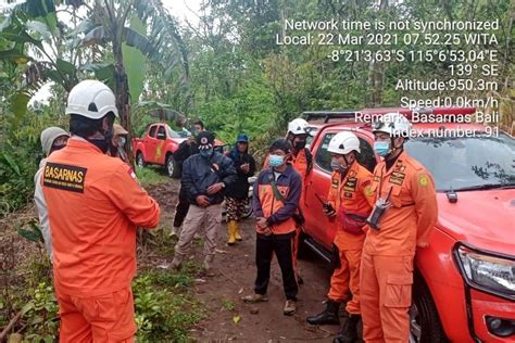 Empat Orang Tersesat Di Gunung Sanghyang