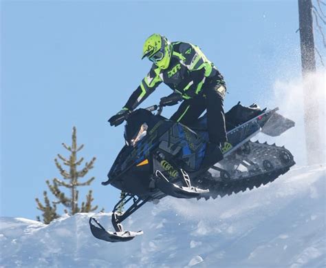 Polaris Switchback Assault Snowtech Magazine