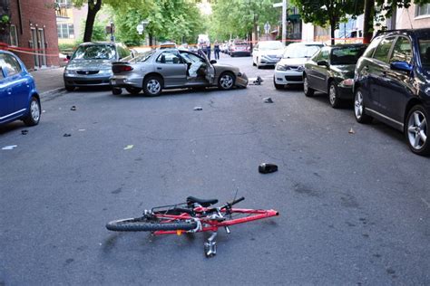 Plateau Mont Royal Un Cycliste Happ Dans Un Tat Critique La Presse