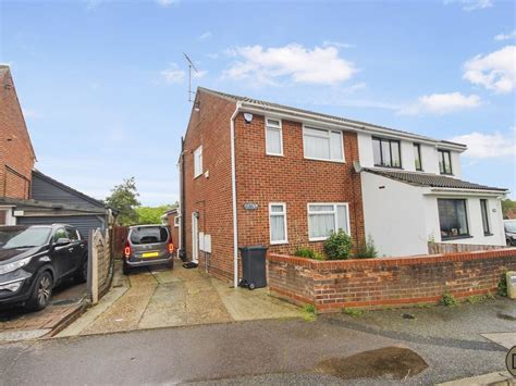 3 Bed Semi Detached House For Sale In Honeysuckle Way Witham Essex