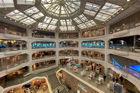 Lo que paga Primark a Amancio Ortega por la tienda más grande de España