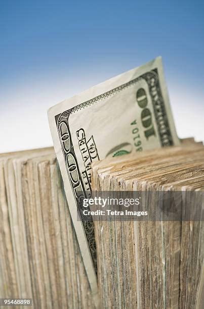 2009 Hundred Dollar Bill Photos and Premium High Res Pictures - Getty ...