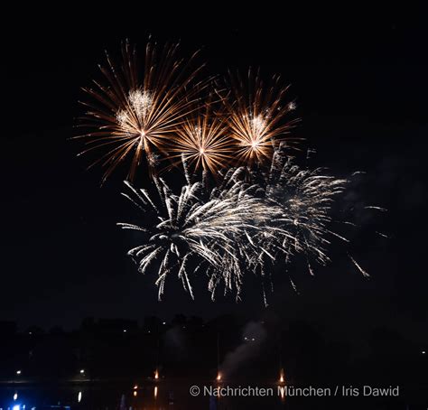 Das Feuerwerk Beim Sommerfestival Im Olympiapark Nachrichten M Nchen