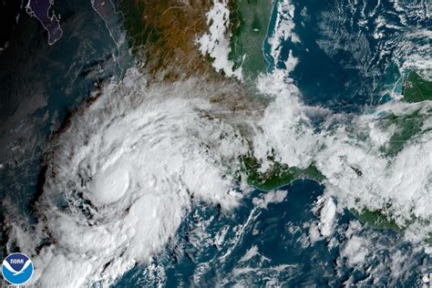 Louragan Roslyn Se Renforce Lapproche De La C Te Pacifique Du