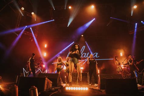 Dan A Fren Tica E Uma Bicha Louca Em Palco Para Blaya Fazer Gostoso