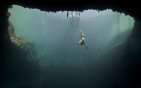 The Wonder of Dean’s Blue Hole in the Bahamas | The BackPackers